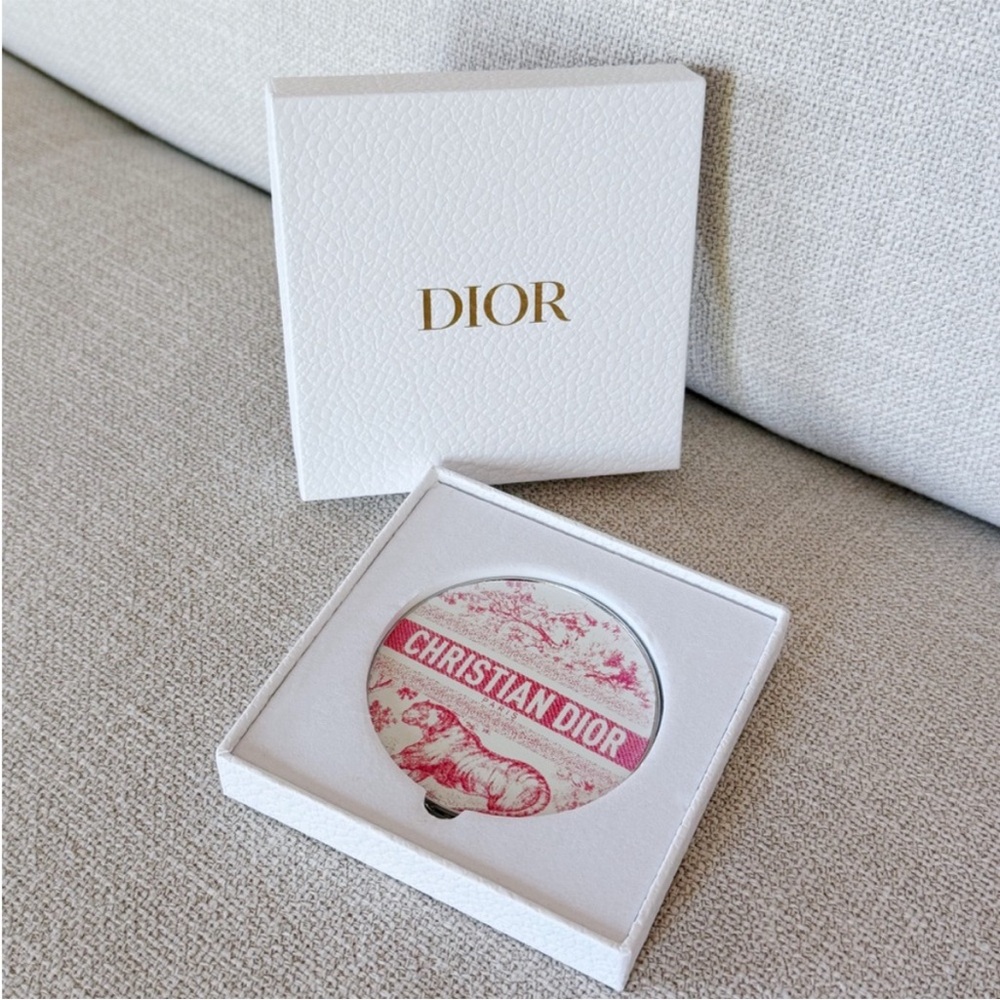 Christian Dior Pink Tiger Print
Compact Mirror - Picture 3 of 6